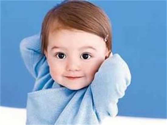 婴儿奶粉搅拌方法探讨：一岁多宝宝只愿用勺子喝奶的观察与